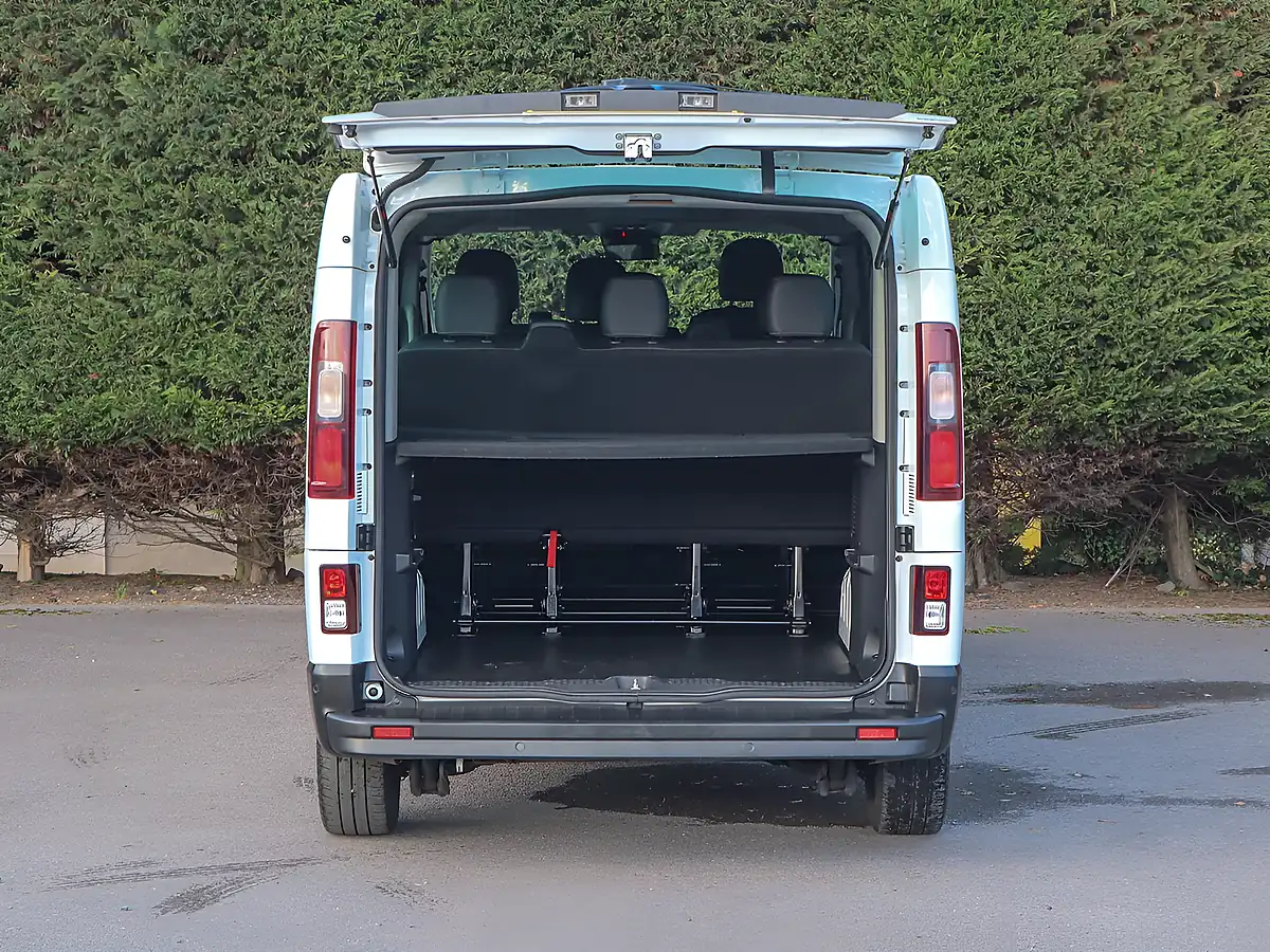 Used 2023 Renault Trafic LL30 Sport Nav Glacier White - Interior and Exterior details 9