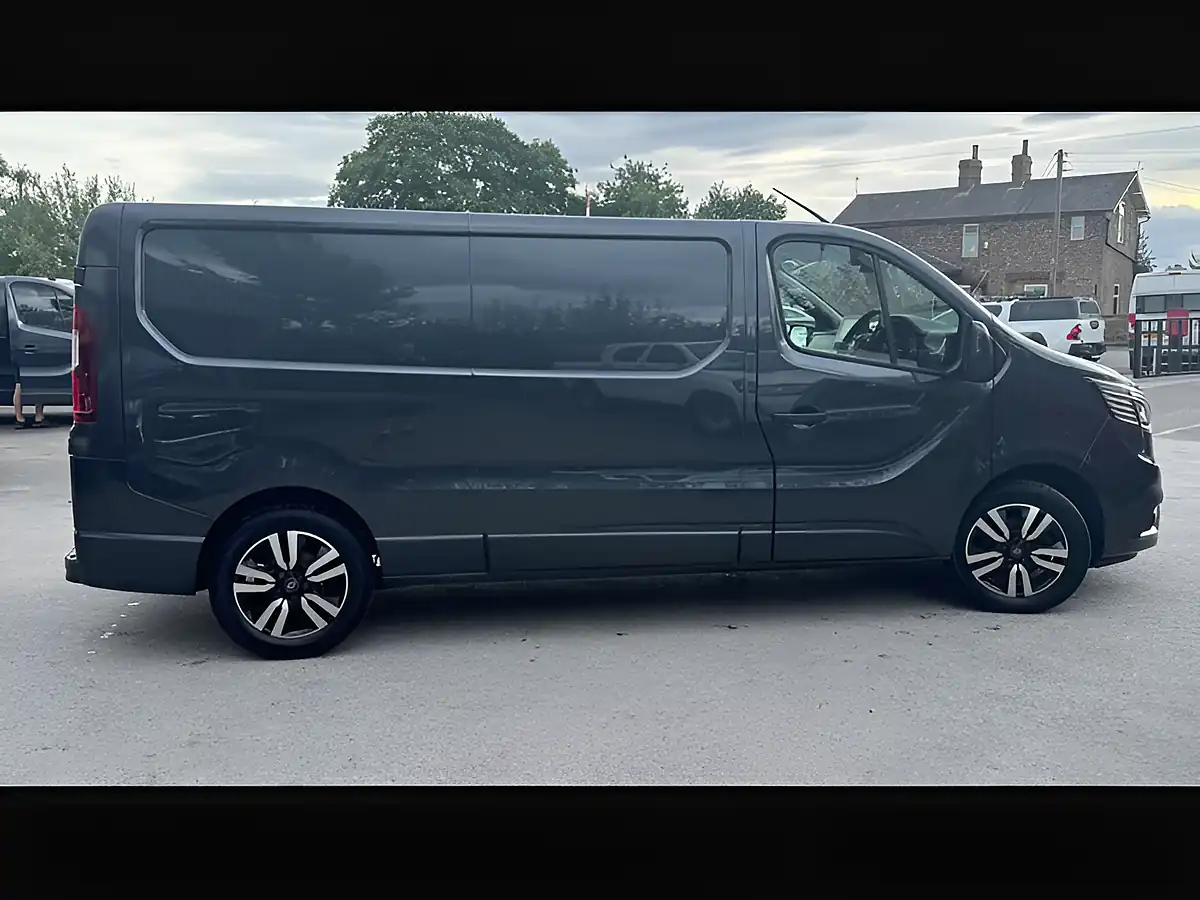 Used 2023 Renault Trafic LL30 Sport+ Slate Grey - Interior and Exterior details 13