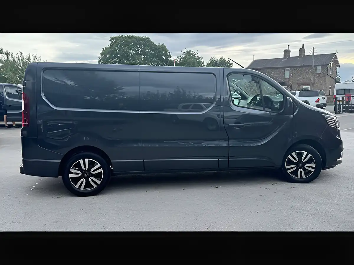 Used 2023 Renault Trafic LL30 Sport+ Slate Grey - Interior and Exterior details 8