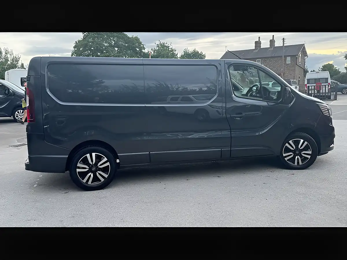 Used 2023 Renault Trafic LL30 Sport+ Slate Grey - Interior and Exterior details 9