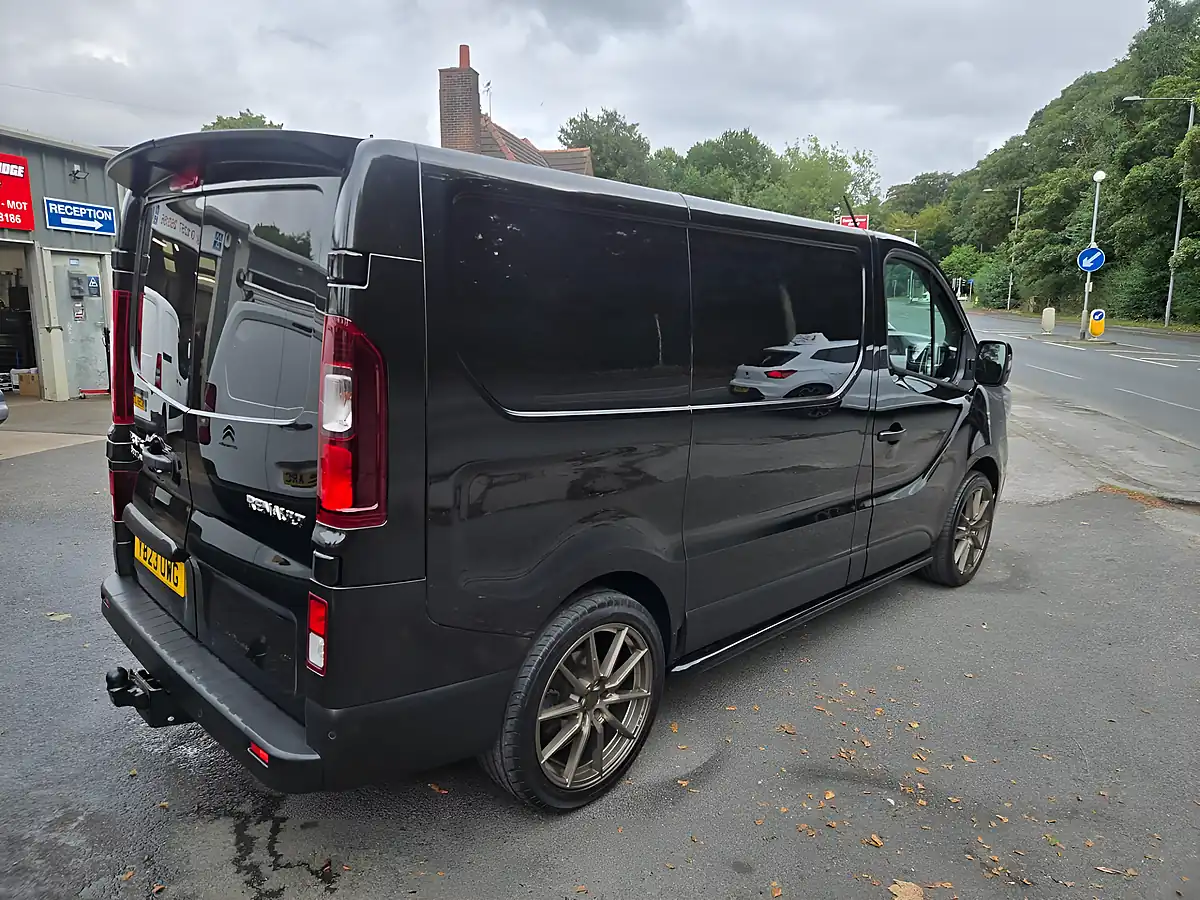 Used 2023 Renault Trafic SL28 Blue Sport Van Edc Auto Black - Interior and Exterior details 10