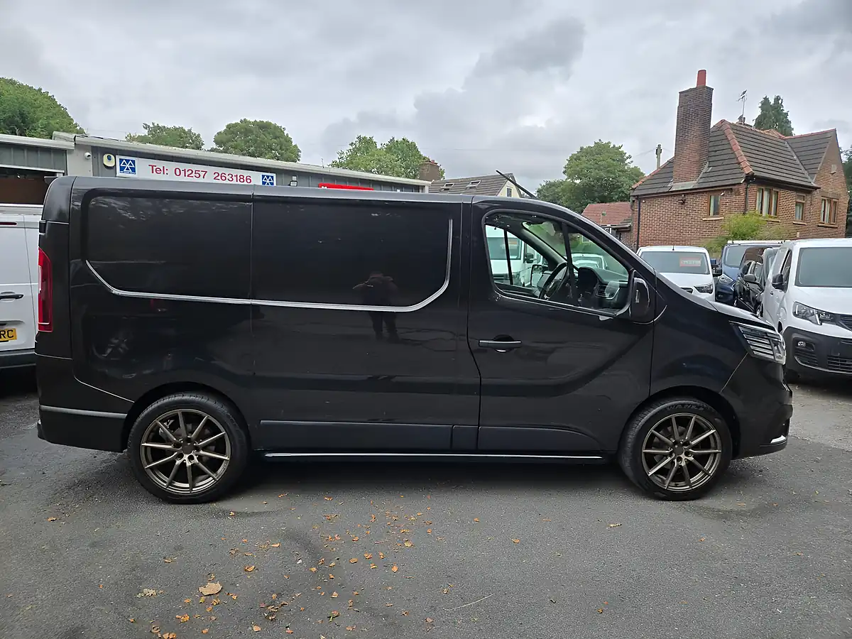 Used 2023 Renault Trafic SL28 Blue Sport Van Edc Auto Black - Interior and Exterior details 11