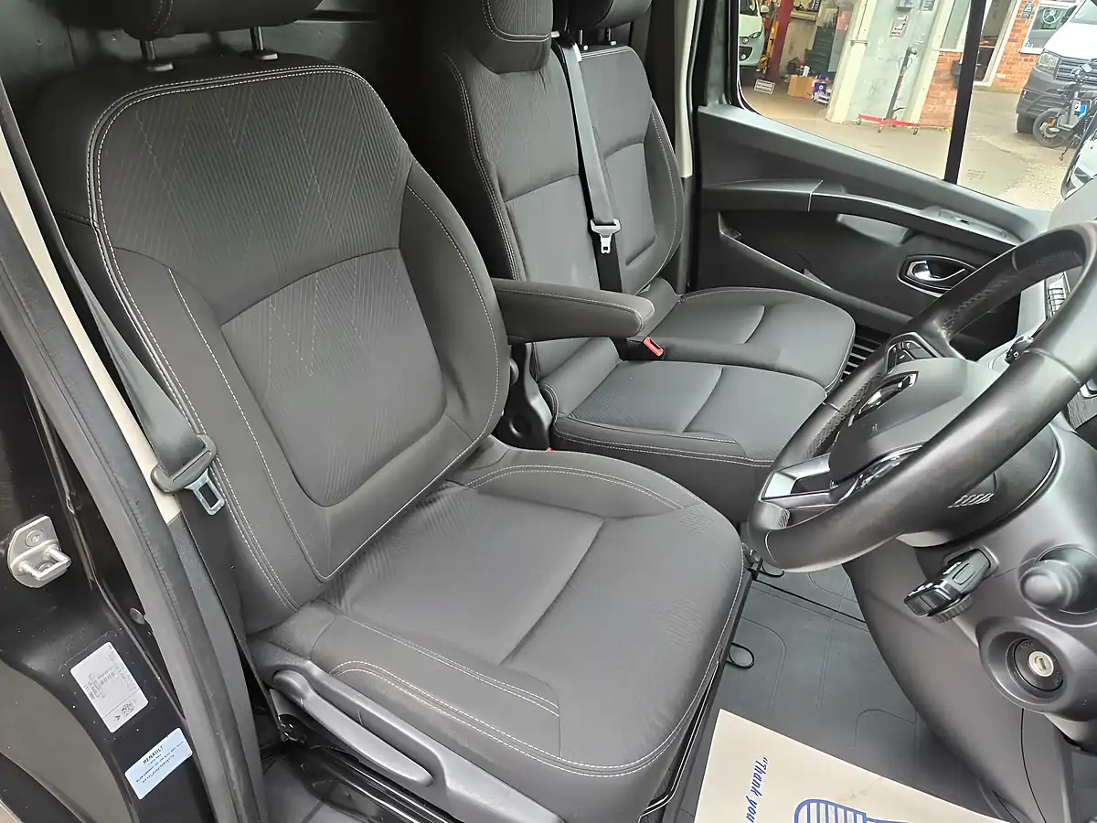 Used 2023 Renault Trafic SL28 Blue Sport Van Edc Auto Black - Interior and Exterior details 16