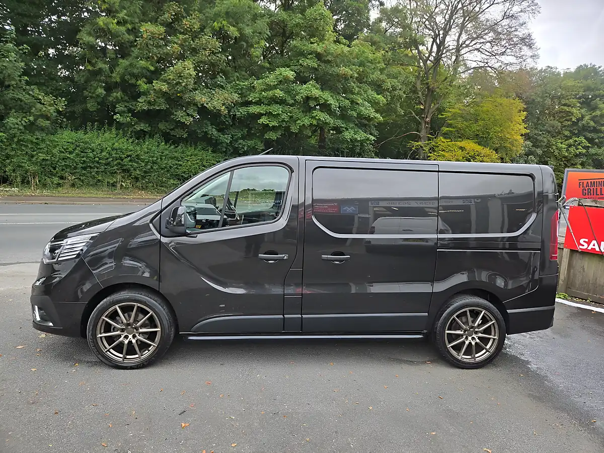 Used 2023 Renault Trafic SL28 Blue Sport Van Edc Auto Black - Interior and Exterior details 4