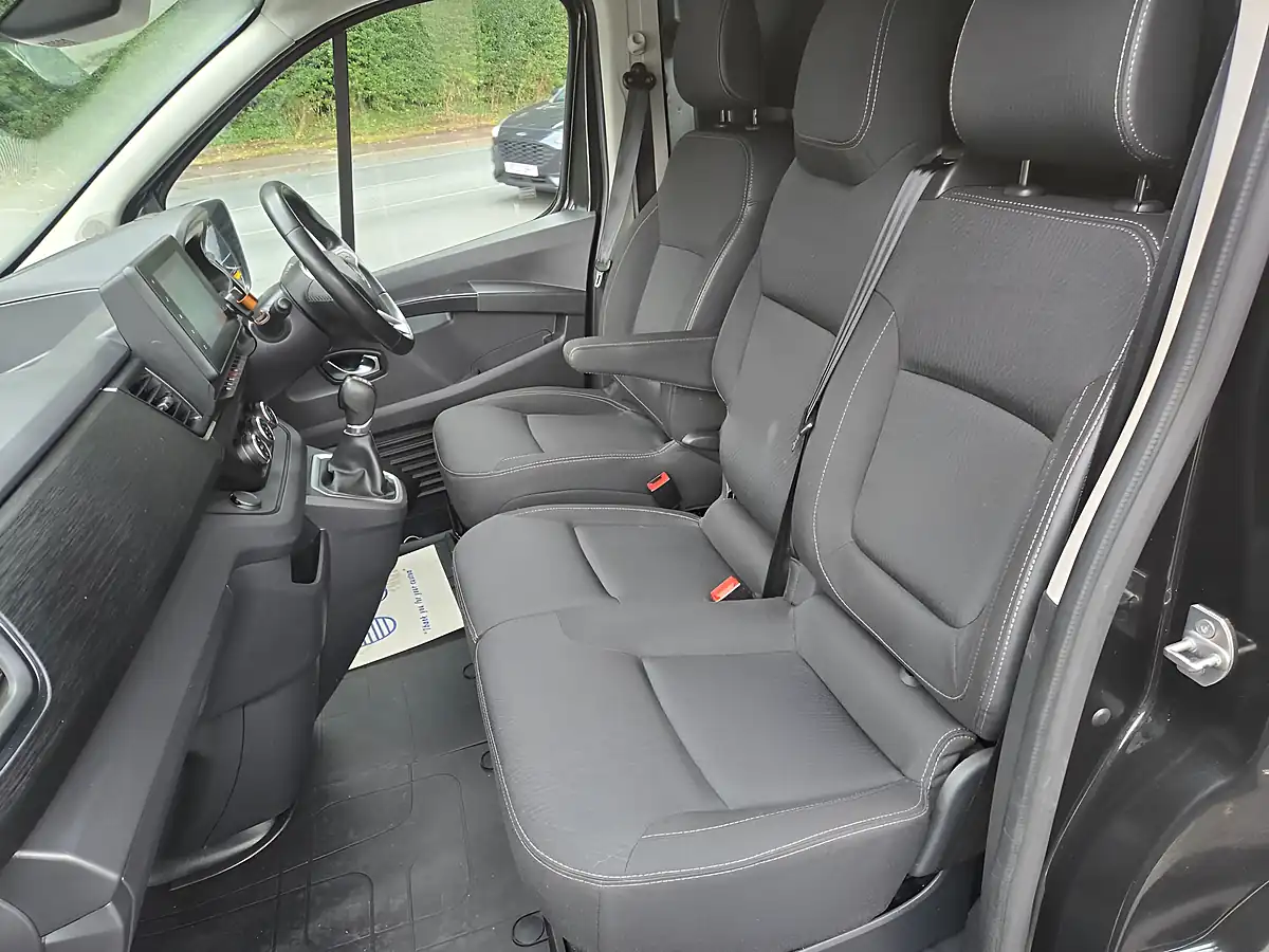 Used 2023 Renault Trafic SL28 Blue Sport Van Edc Auto Black - Interior and Exterior details 6