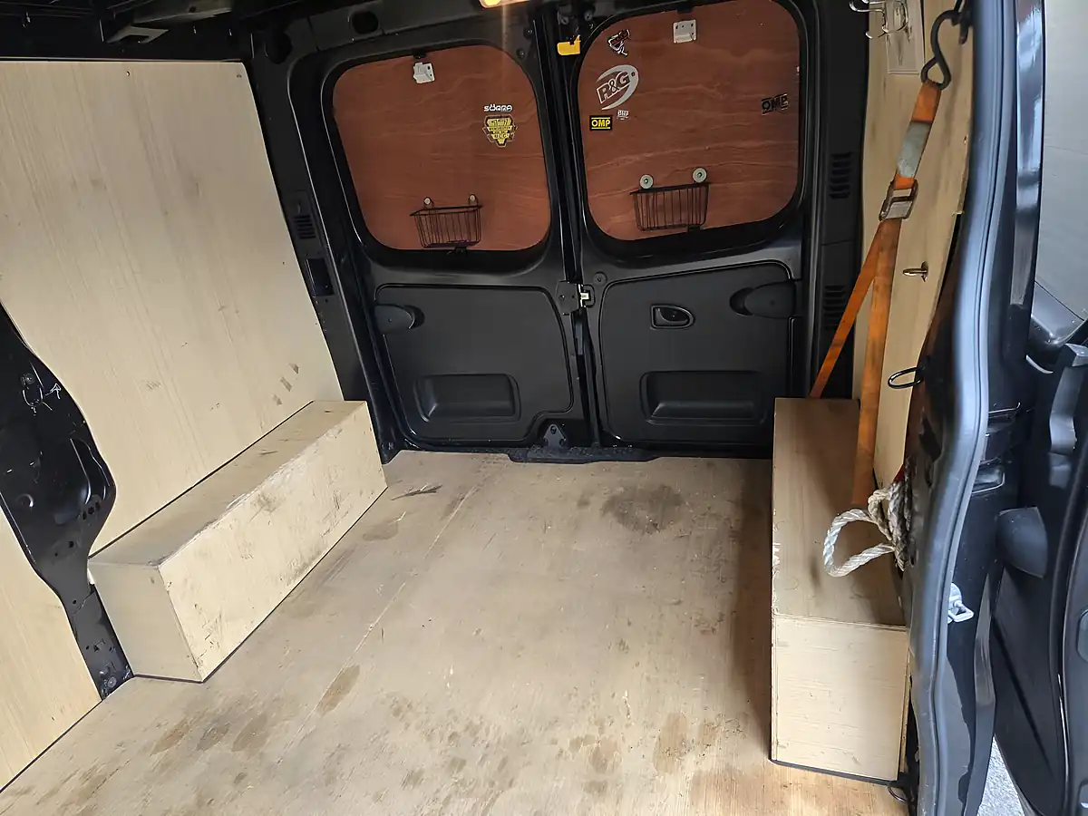 Used 2023 Renault Trafic SL28 Blue Sport Van Edc Auto Black - Interior and Exterior details 7