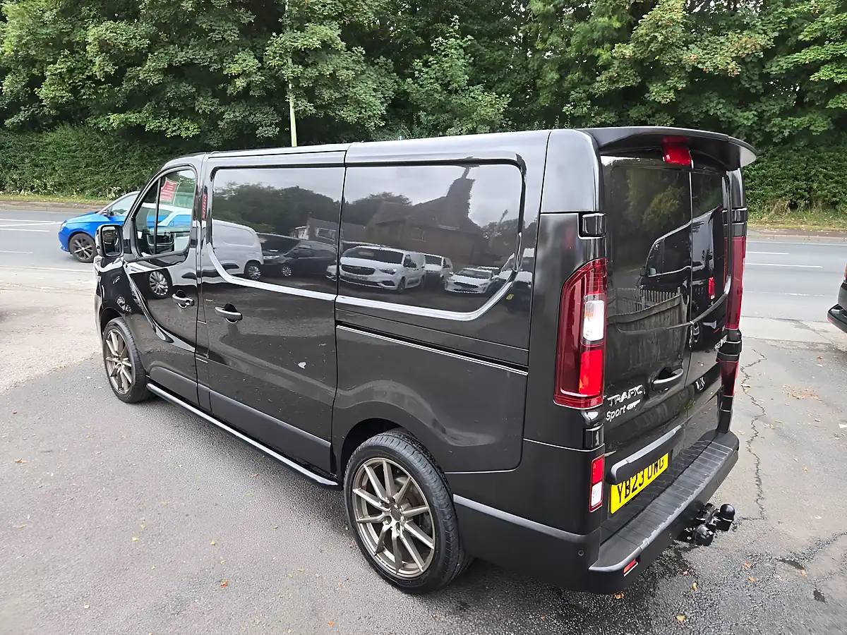 Used 2023 Renault Trafic SL28 Blue Sport Van Edc Auto Black - Interior and Exterior details 8