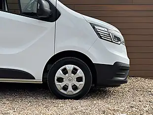 Used 2023 Renault Trafic SL28 Business+ Glacier White - Interior and Exterior details 10