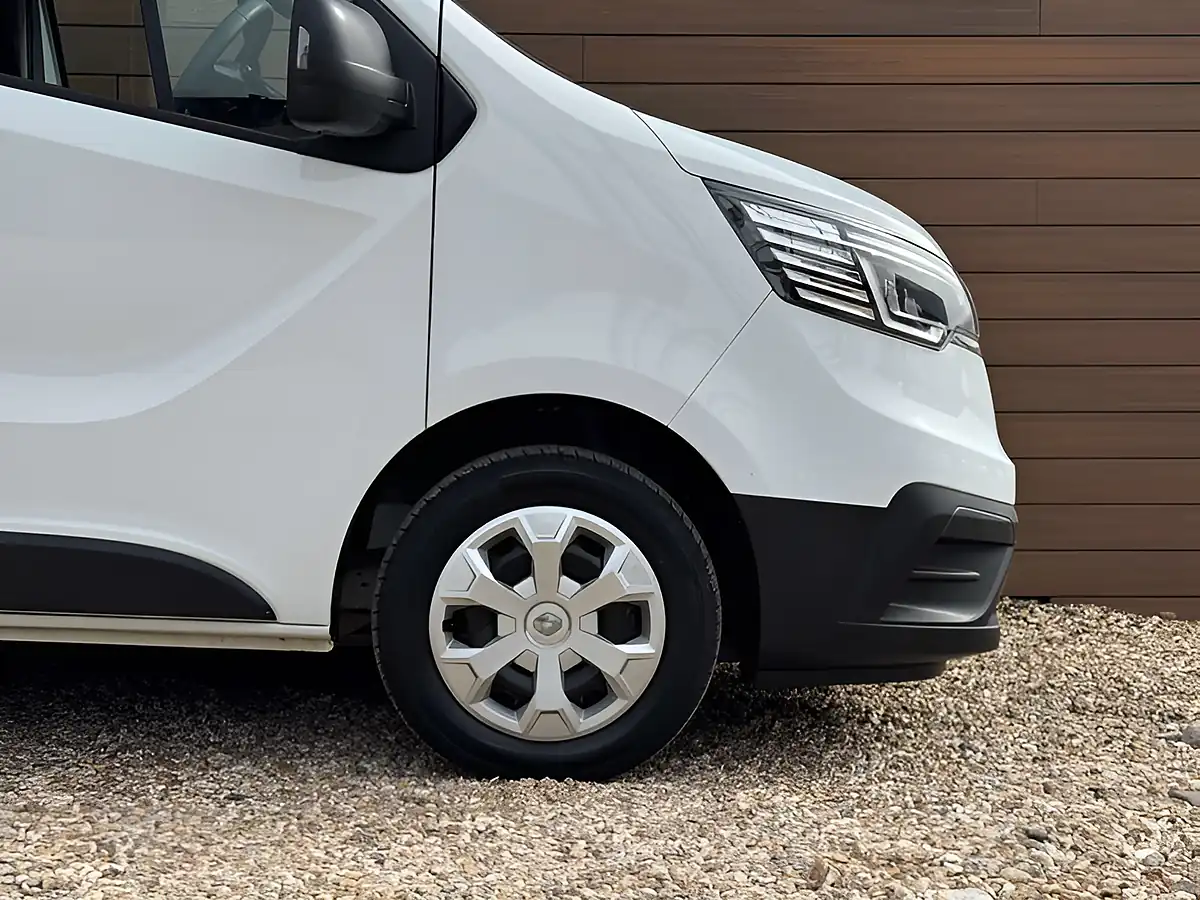 Used 2023 Renault Trafic SL28 Business+ Glacier White - Interior and Exterior details 10