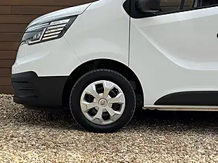 Used 2023 Renault Trafic SL28 Business+ Glacier White - Interior and Exterior details 11