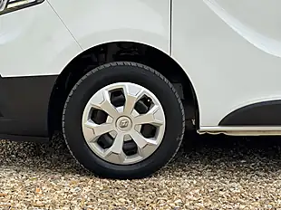 Used 2023 Renault Trafic SL28 Business+ Glacier White - Interior and Exterior details 13