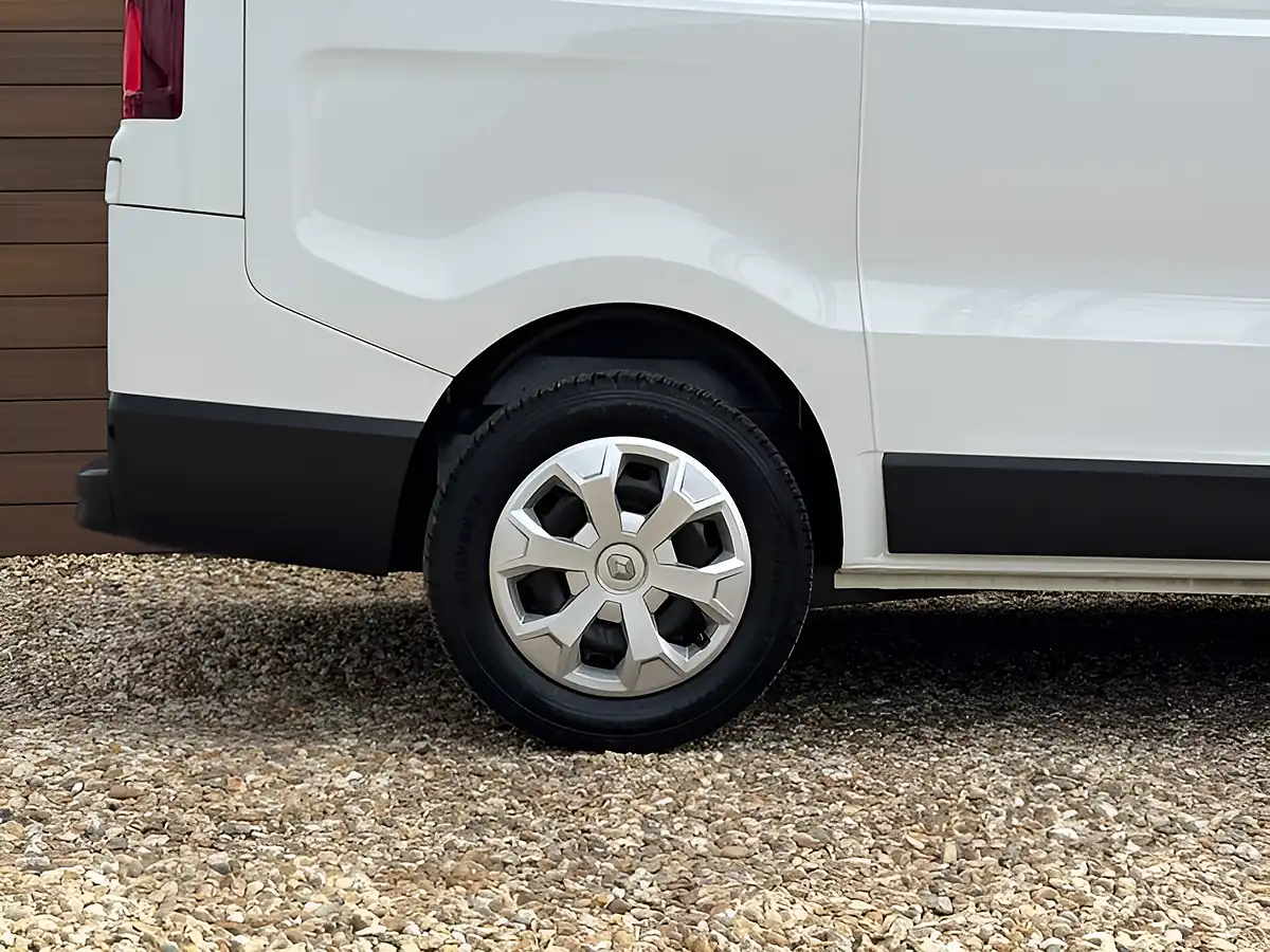 Used 2023 Renault Trafic SL28 Business+ Glacier White - Interior and Exterior details 14
