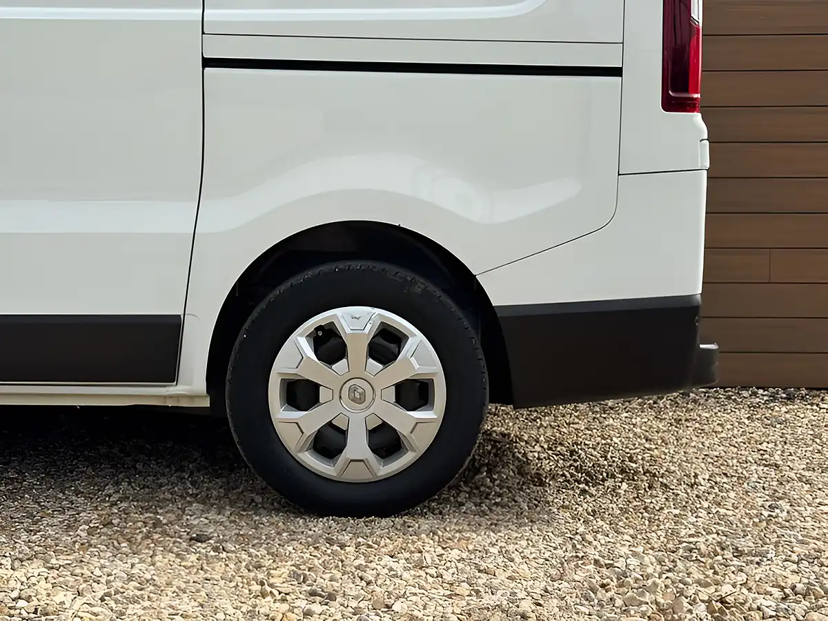 Used 2023 Renault Trafic SL28 Business+ Glacier White - Interior and Exterior details 15