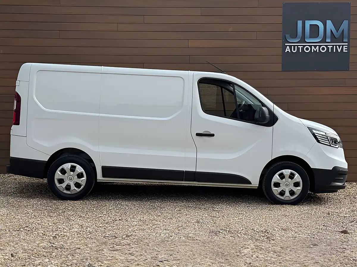 Used 2023 Renault Trafic SL28 Business+ Glacier White - Interior and Exterior details 2