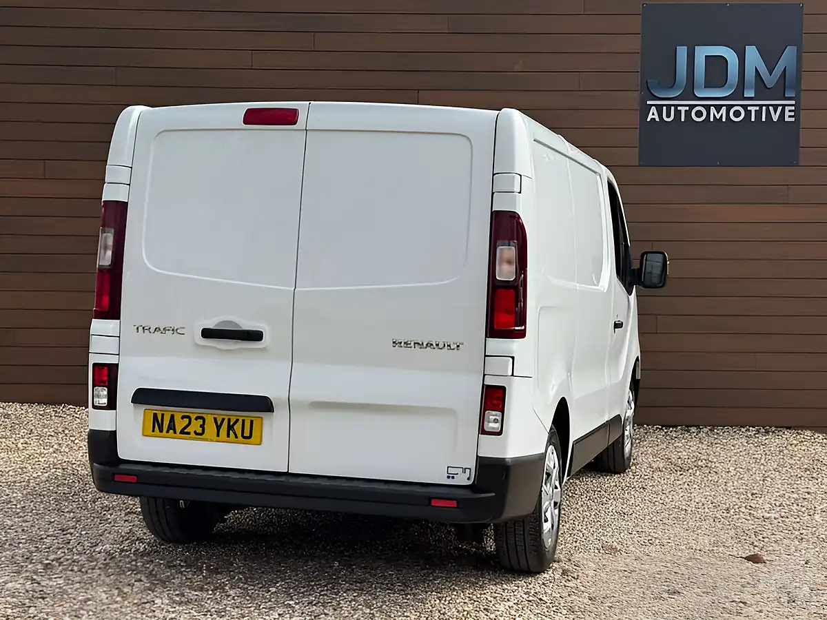 Used 2023 Renault Trafic SL28 Business+ Glacier White - Interior and Exterior details 3