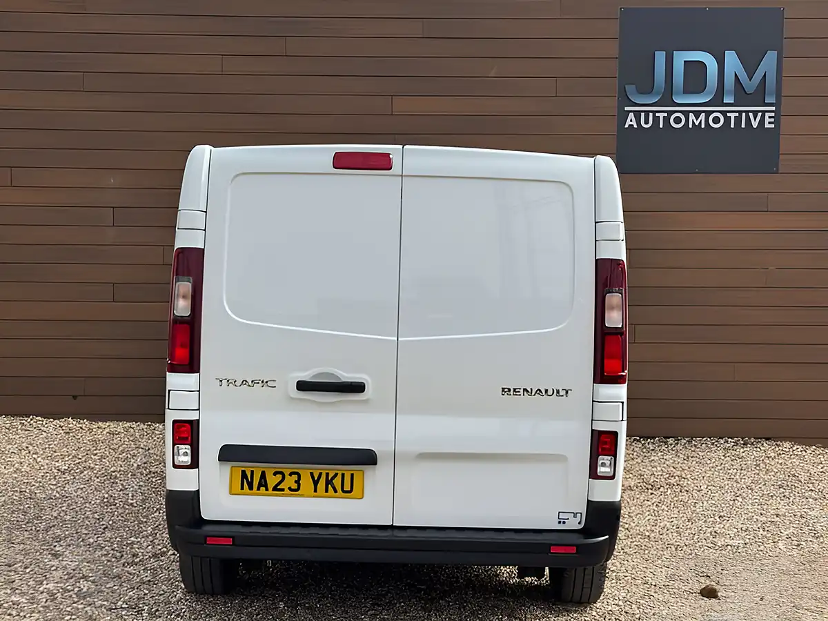 Used 2023 Renault Trafic SL28 Business+ Glacier White - Interior and Exterior details 4