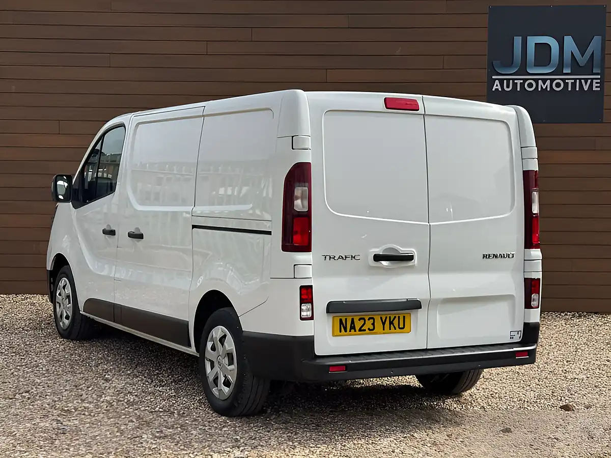Used 2023 Renault Trafic SL28 Business+ Glacier White - Interior and Exterior details 6