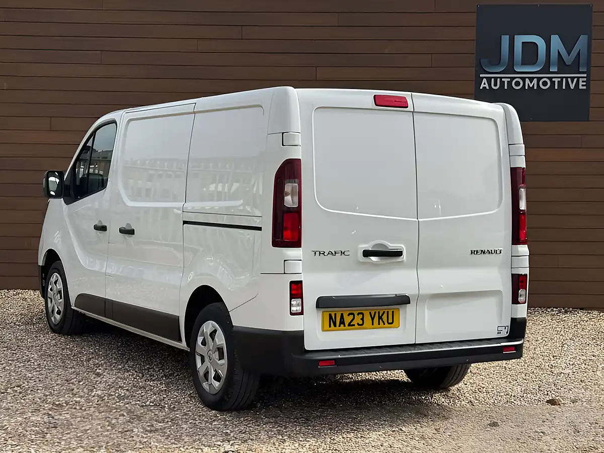 Used 2023 Renault Trafic SL28 Business+ Glacier White - Interior and Exterior details 7