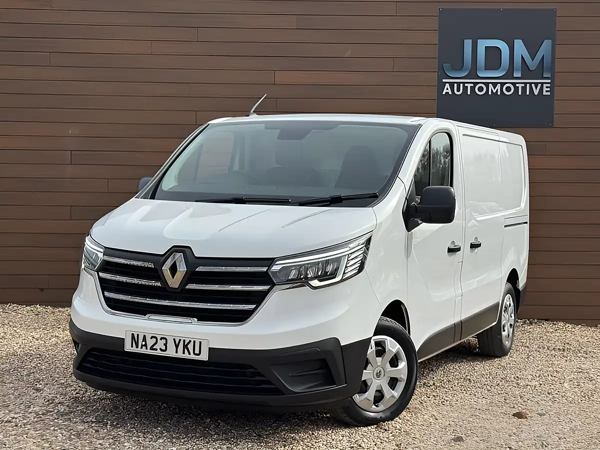 Used 2023 Renault Trafic SL28 Business+ Glacier White - Interior and Exterior details 9