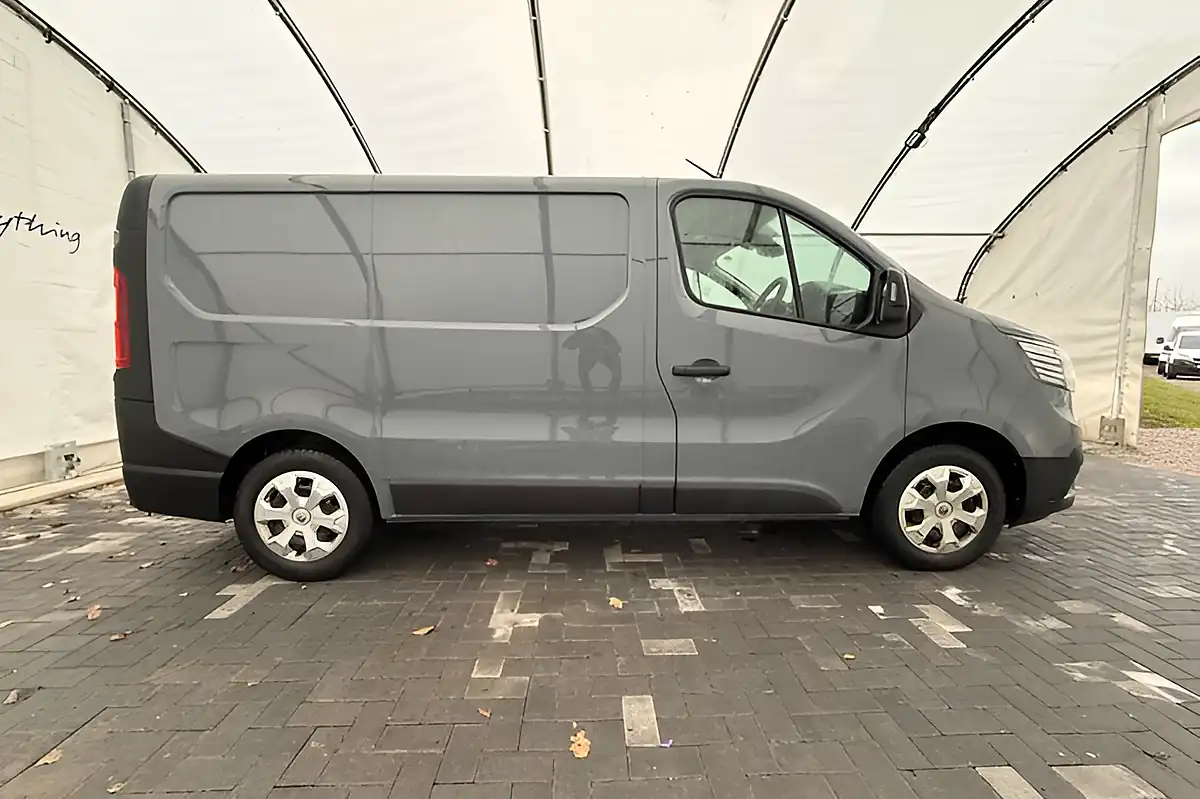 Used 2023 Renault Trafic SL28 Business Grey - Interior and Exterior details 2
