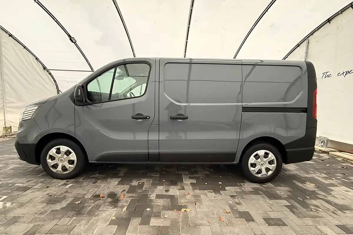 Used 2023 Renault Trafic SL28 Business Grey - Interior and Exterior details 4