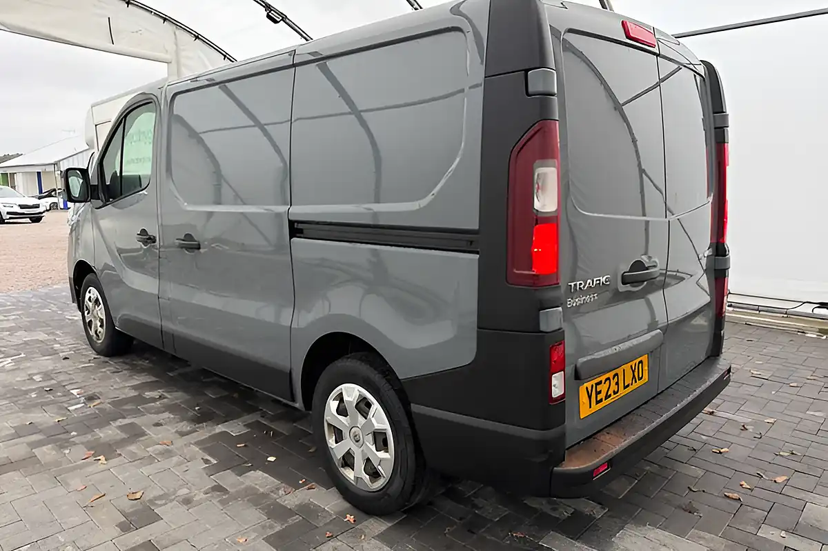 Used 2023 Renault Trafic SL28 Business Grey - Interior and Exterior details 5
