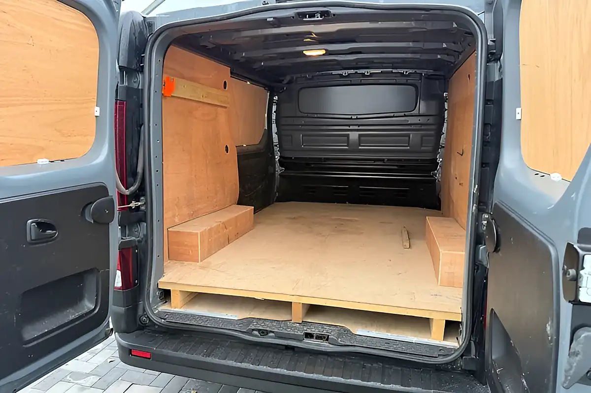 Used 2023 Renault Trafic SL28 Business Grey - Interior and Exterior details 8