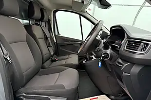 Used 2023 Renault Trafic SL28 Business Grey - Interior and Exterior details 9