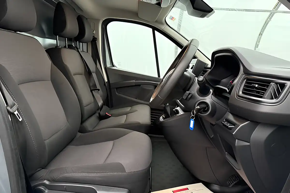 Used 2023 Renault Trafic SL28 Business Grey - Interior and Exterior details 9
