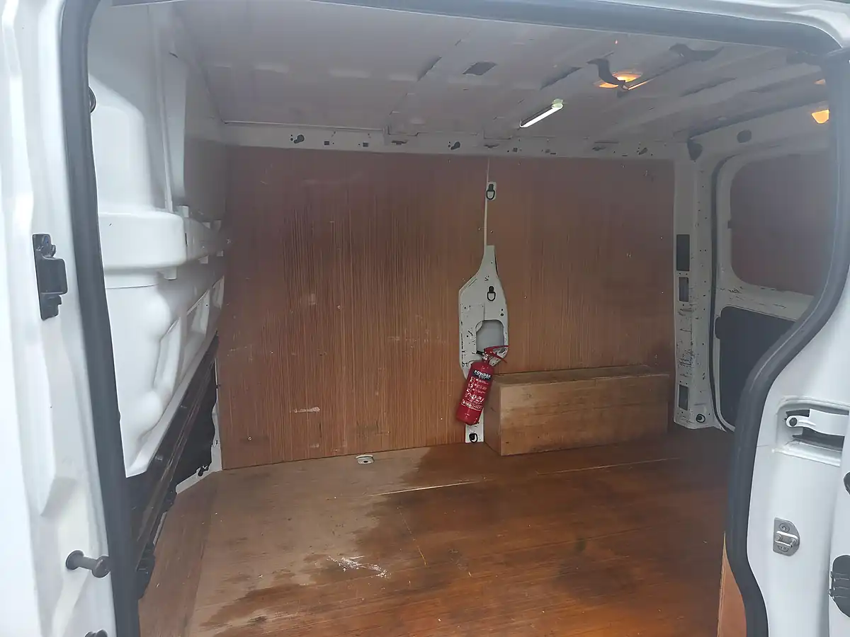 Used 2023 Renault Trafic SL28 Business+ White - Interior and Exterior details 10