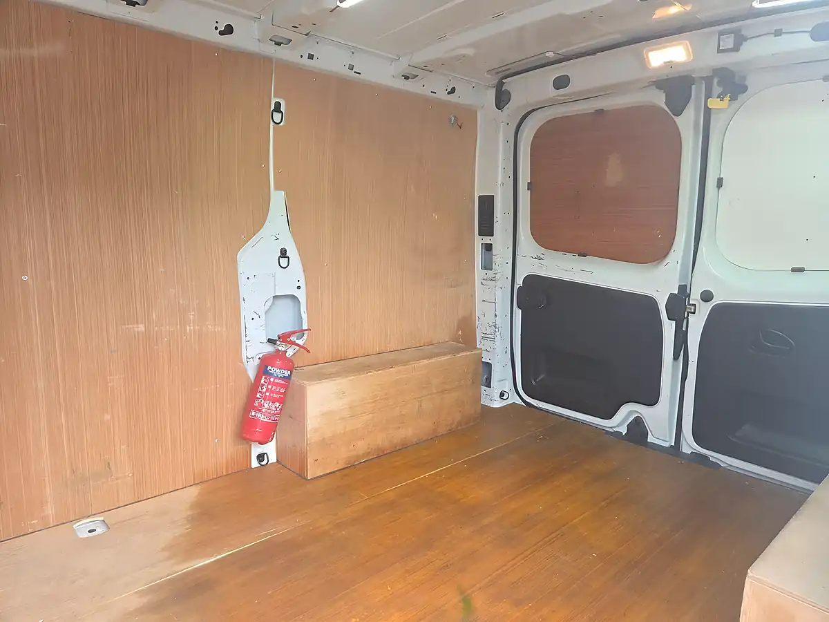 Used 2023 Renault Trafic SL28 Business+ White - Interior and Exterior details 11