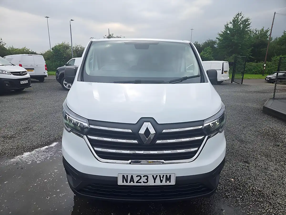 Used 2023 Renault Trafic SL28 Business+ White - Interior and Exterior details 12