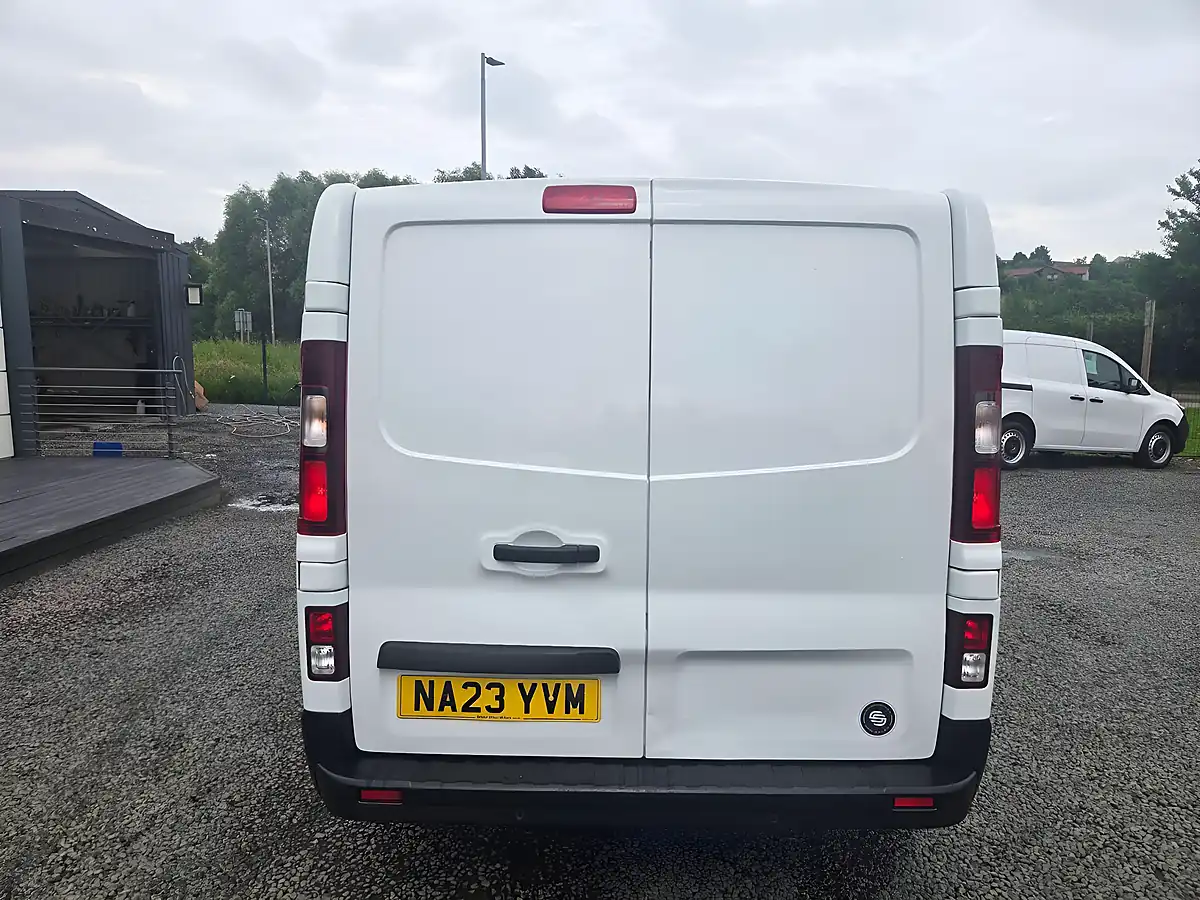 Used 2023 Renault Trafic SL28 Business+ White - Interior and Exterior details 14