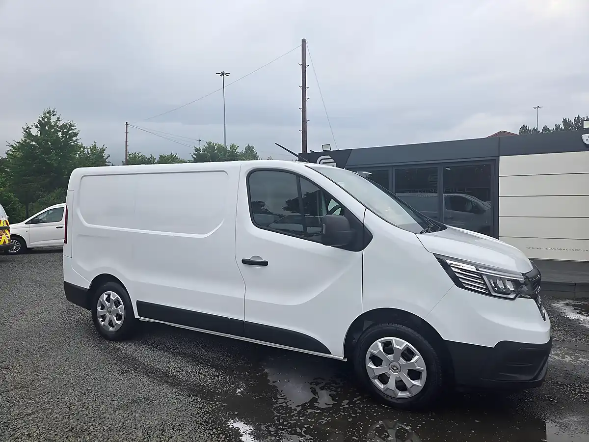 Used 2023 Renault Trafic SL28 Business+ White - Interior and Exterior details 2