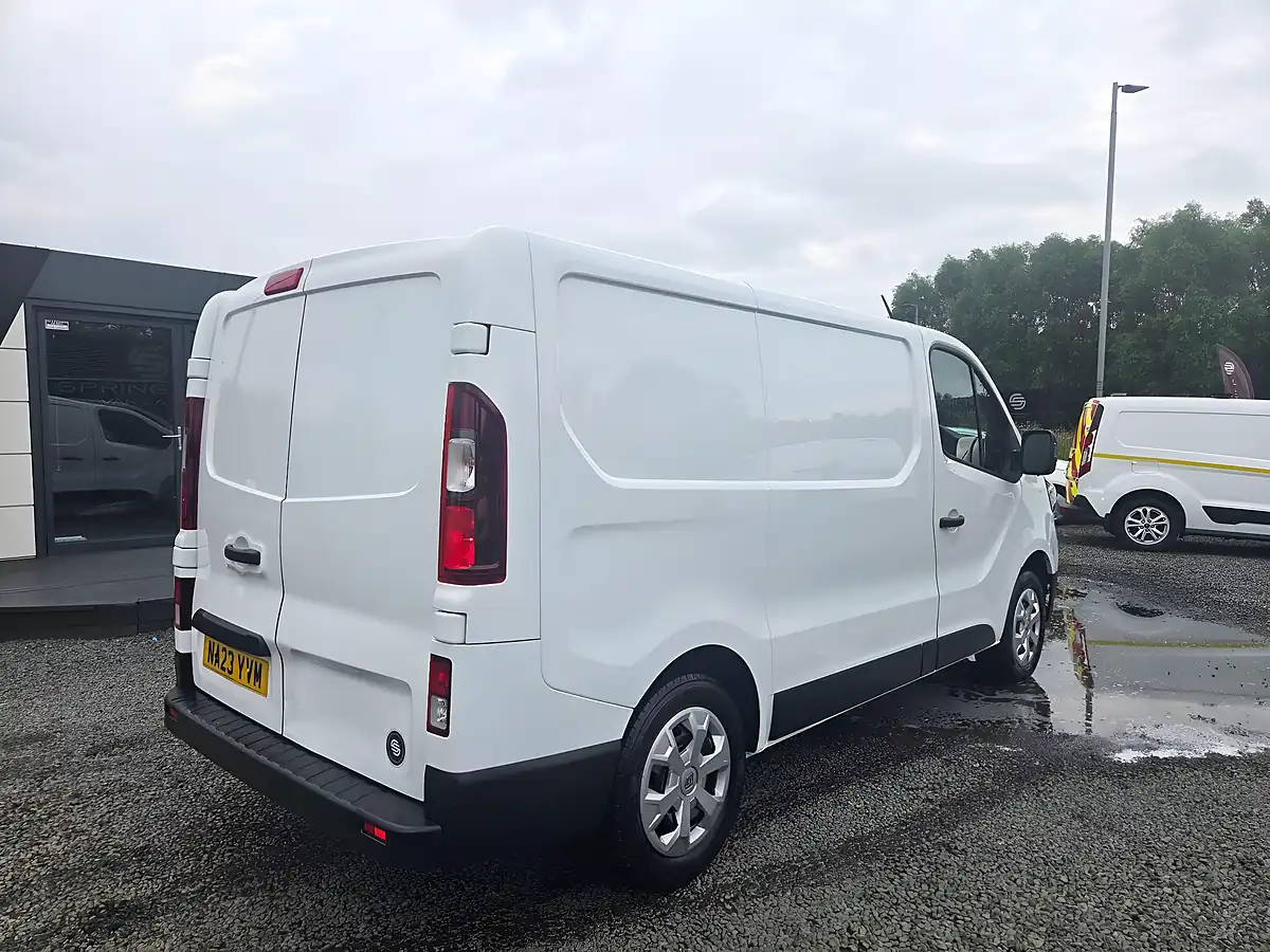 Used 2023 Renault Trafic SL28 Business+ White - Interior and Exterior details 5