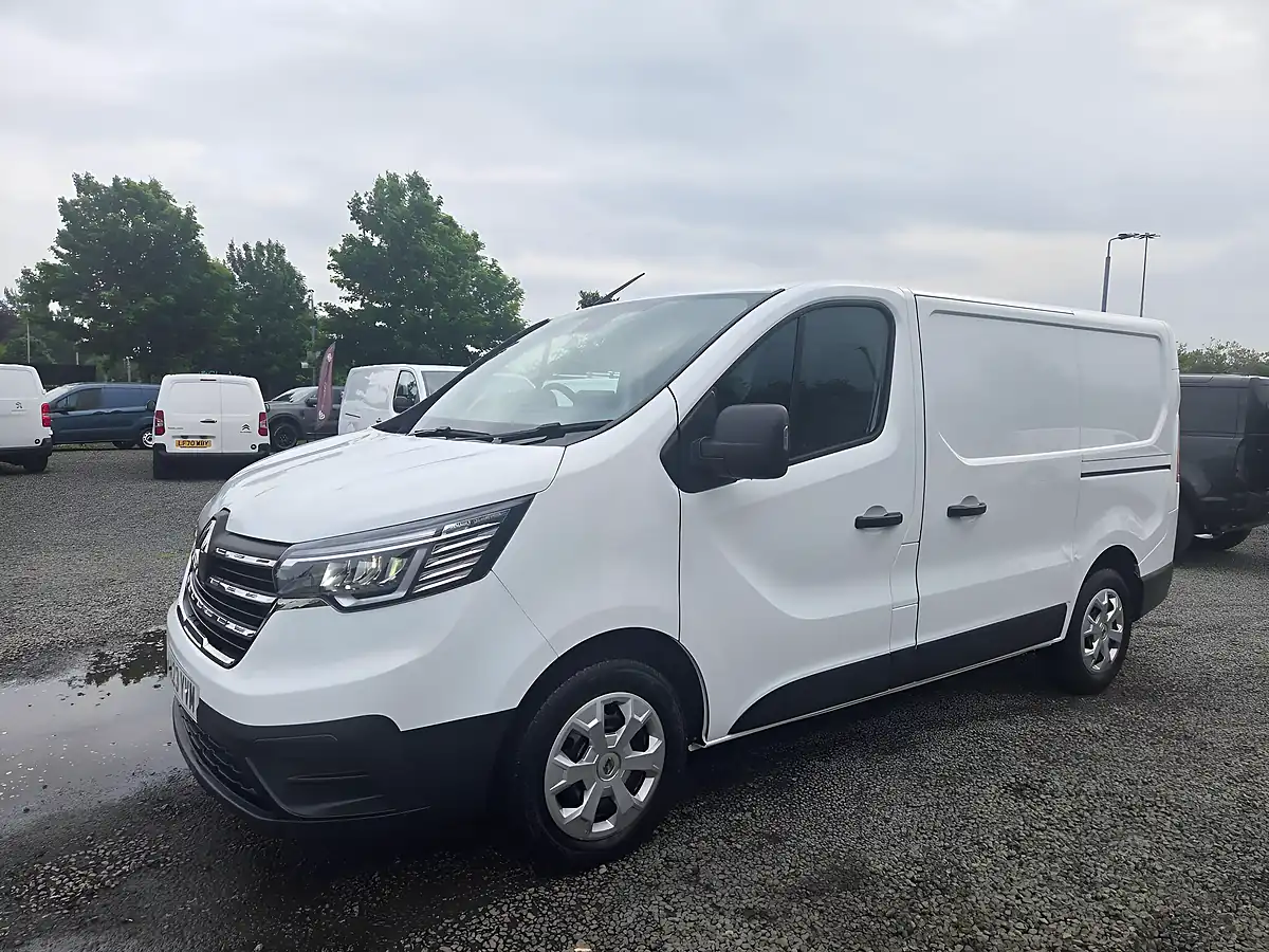 Used 2023 Renault Trafic SL28 Business+ White - Interior and Exterior details 6