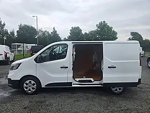 Used 2023 Renault Trafic SL28 Business+ White - Interior and Exterior details 9