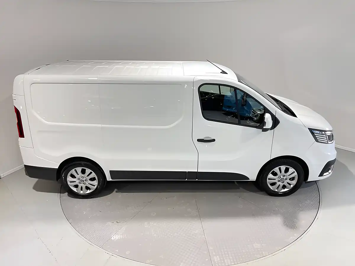 Used 2023 Renault Trafic SL28 Sport Blue Glacier White - Interior and Exterior details 5