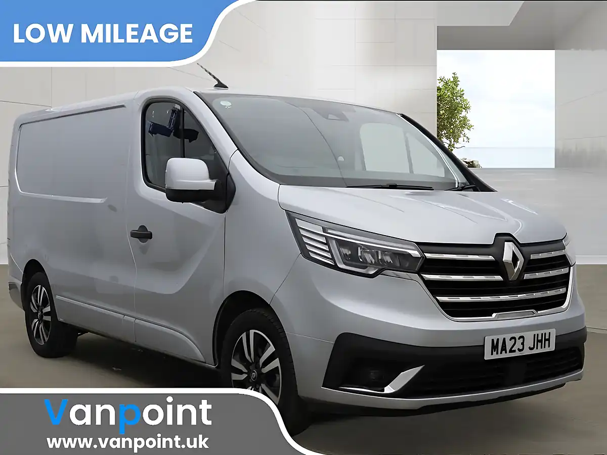 Used 2023 Renault Trafic SL28 Sport+ Highland Grey - Front View