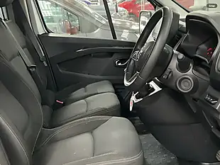 Used 2023 Renault Trafic SL28 Sport+ Highland Grey - Interior and Exterior details 5