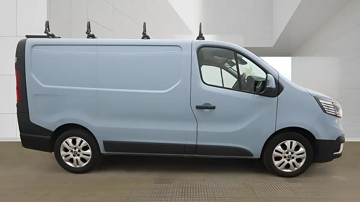 Used 2023 Renault Trafic SL28 Sport Nav Blue - Interior and Exterior details 6