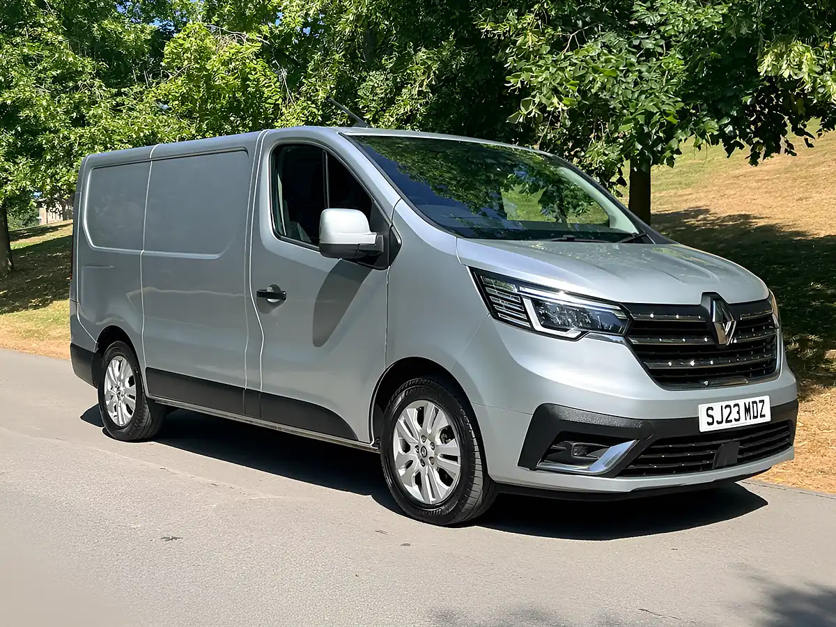 Used 2023 Renault Trafic SL28 Sport Silver - Front View