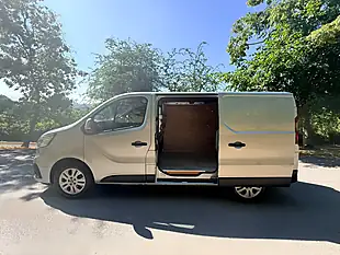 Used 2023 Renault Trafic SL28 Sport Silver - Interior and Exterior details 11