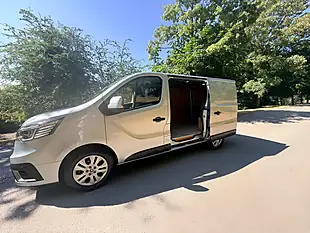 Used 2023 Renault Trafic SL28 Sport Silver - Interior and Exterior details 12