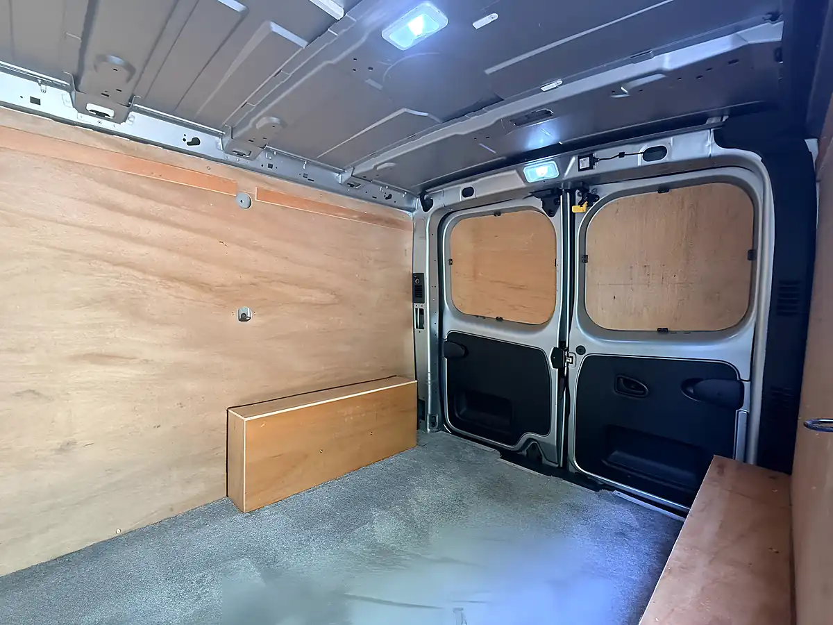 Used 2023 Renault Trafic SL28 Sport Silver - Interior and Exterior details 14