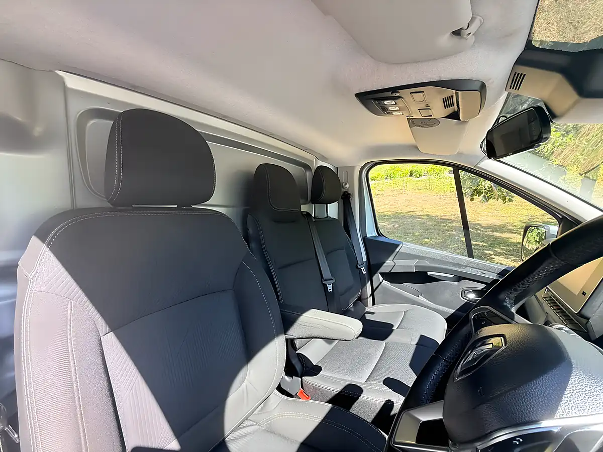 Used 2023 Renault Trafic SL28 Sport Silver - Interior and Exterior details 18
