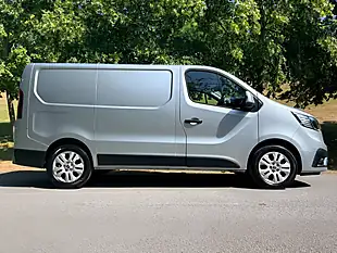 Used 2023 Renault Trafic SL28 Sport Silver - Interior and Exterior details 3