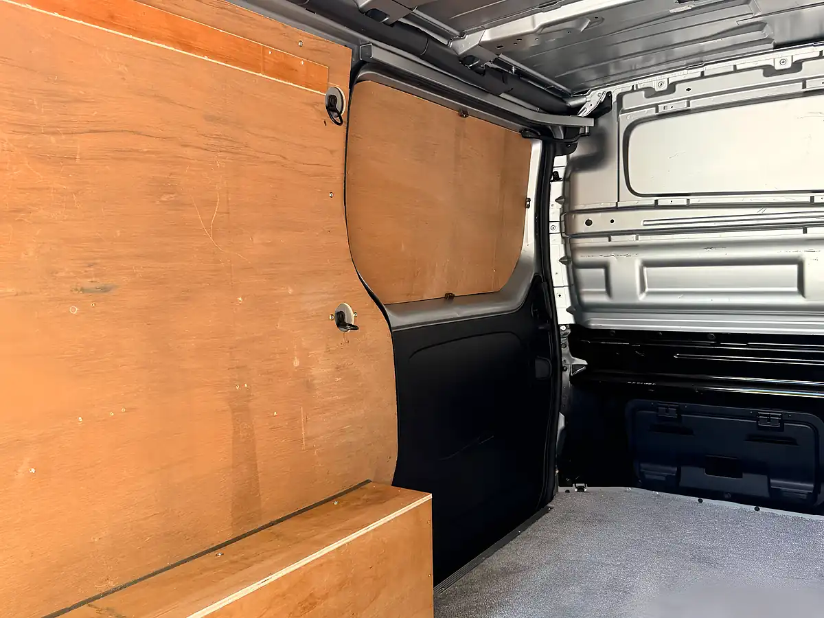 Used 2023 Renault Trafic SL28 Sport Silver - Interior and Exterior details 8