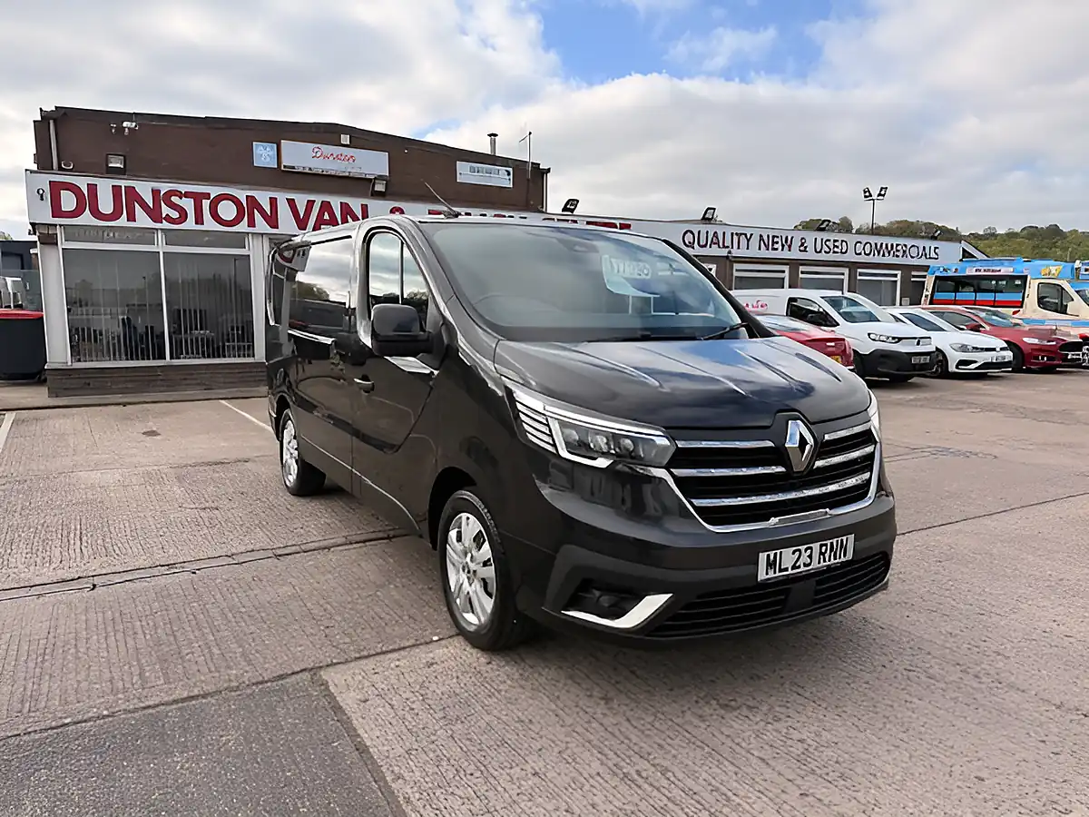 Used 2023 Renault Trafic SL28 Sport White - Front View