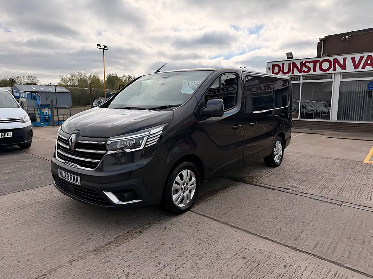 Used 2023 Renault Trafic SL28 Sport White - Interior and Exterior details 10